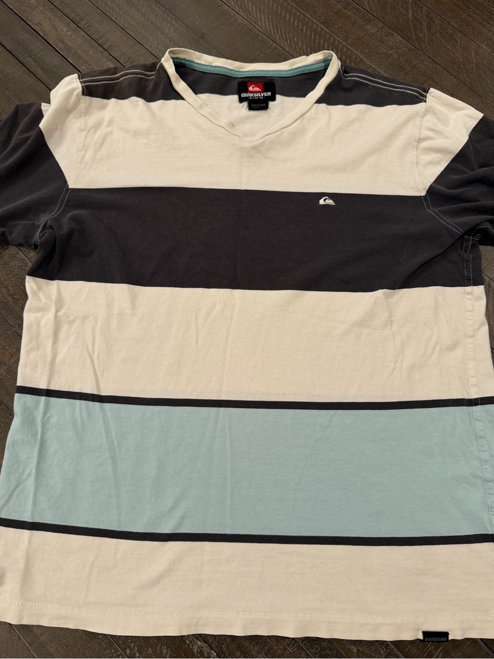 Quiksilver Y2K Striped V-Neck T-Shirt – Men’s Medium